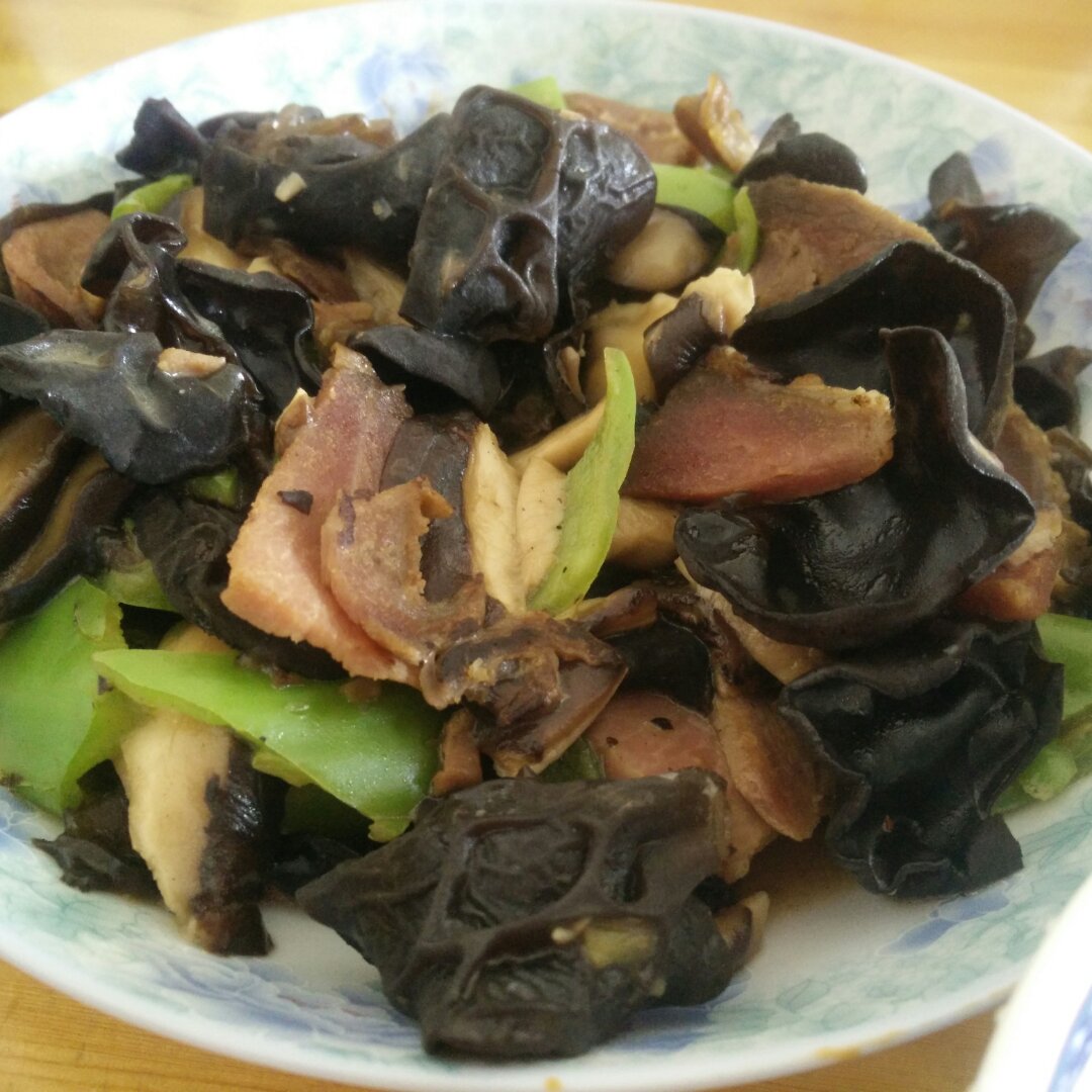 木耳炒腊肉