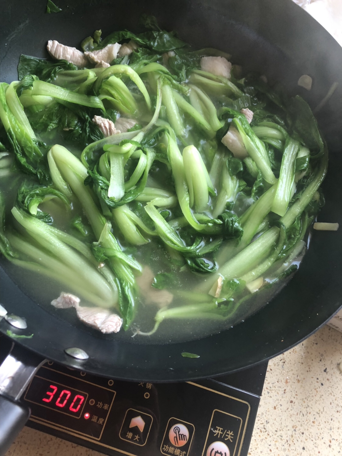 小白菜炖肉片汤