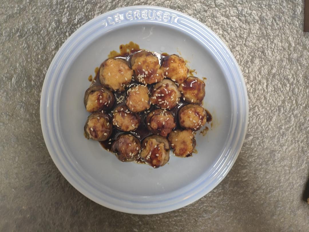 一口爆汁的虾滑酿口蘑