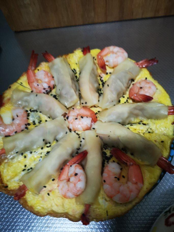 馄饨皮+鲜虾=披萨😂😂😂＂鲜虾披萨＂等你来