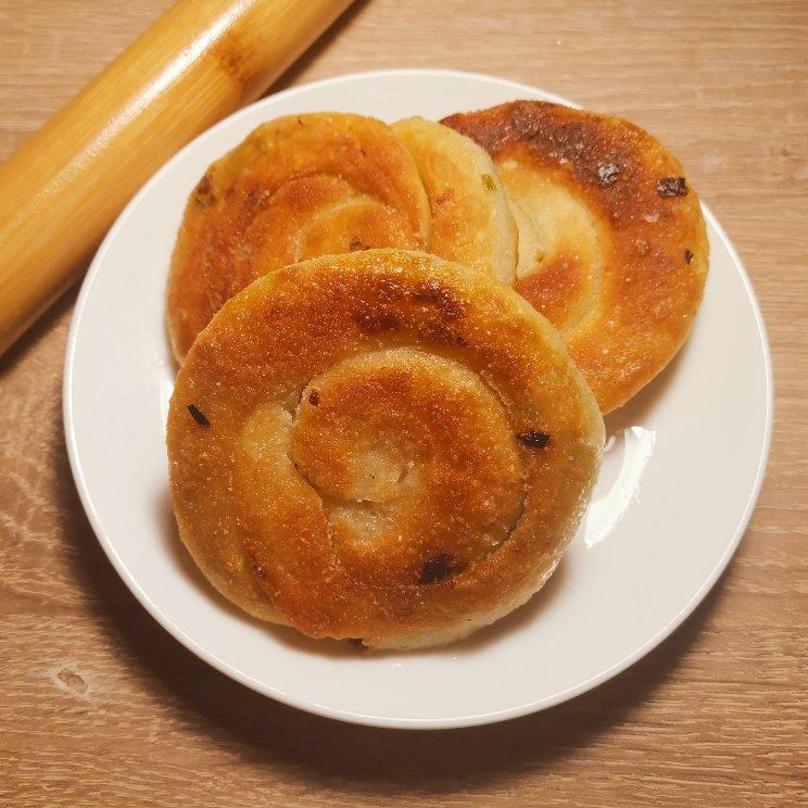 【葱油饼】假期好好做早餐，4步吃上香脆葱油饼！