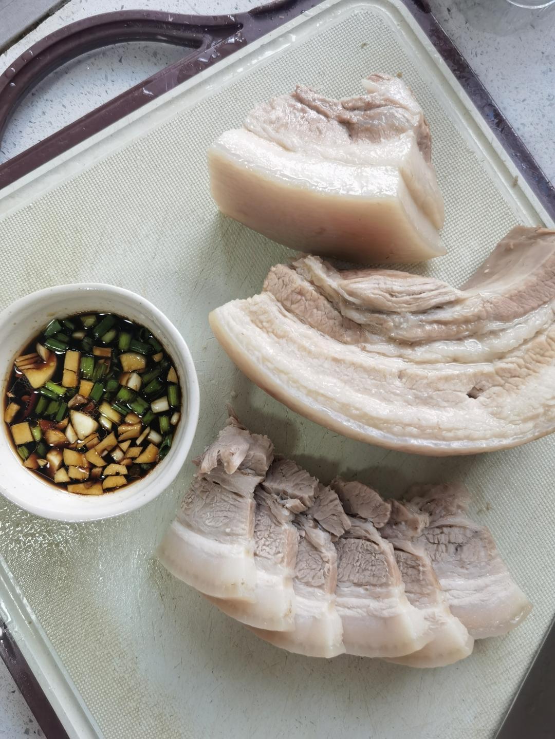 白切肉，蘸料是灵魂