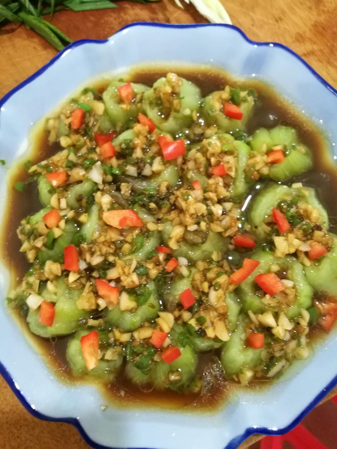 只需要五分钟就可以的美味蒜蓉蒸丝瓜