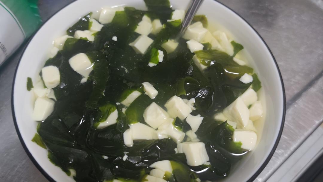 【懒人超快手减脂1.0】不开火的裙带菜豆腐汤(61卡)