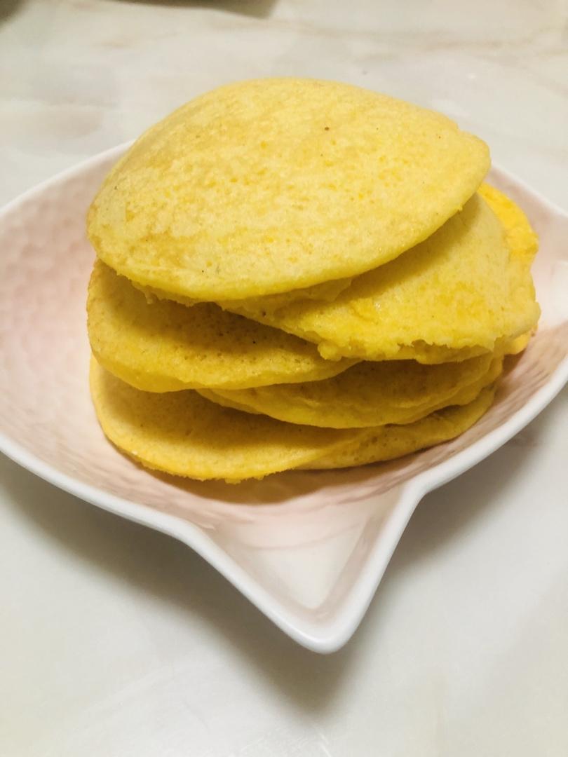 芹菜胡萝卜宝吃花生做的玉米面小饼子