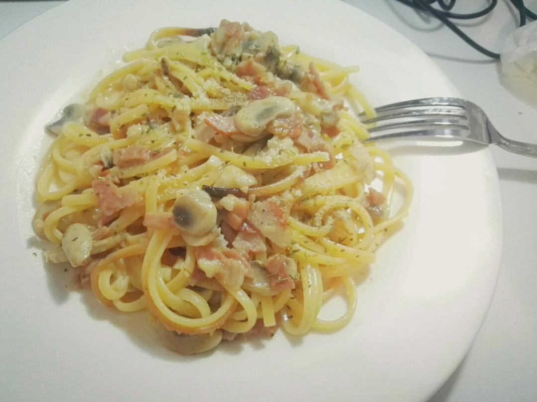 白蘑菇奶油培根意面