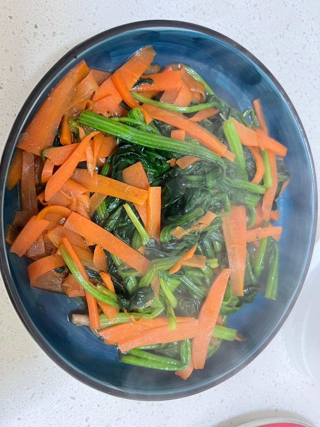 宝宝辅食:清炒胡萝卜菠菜丝