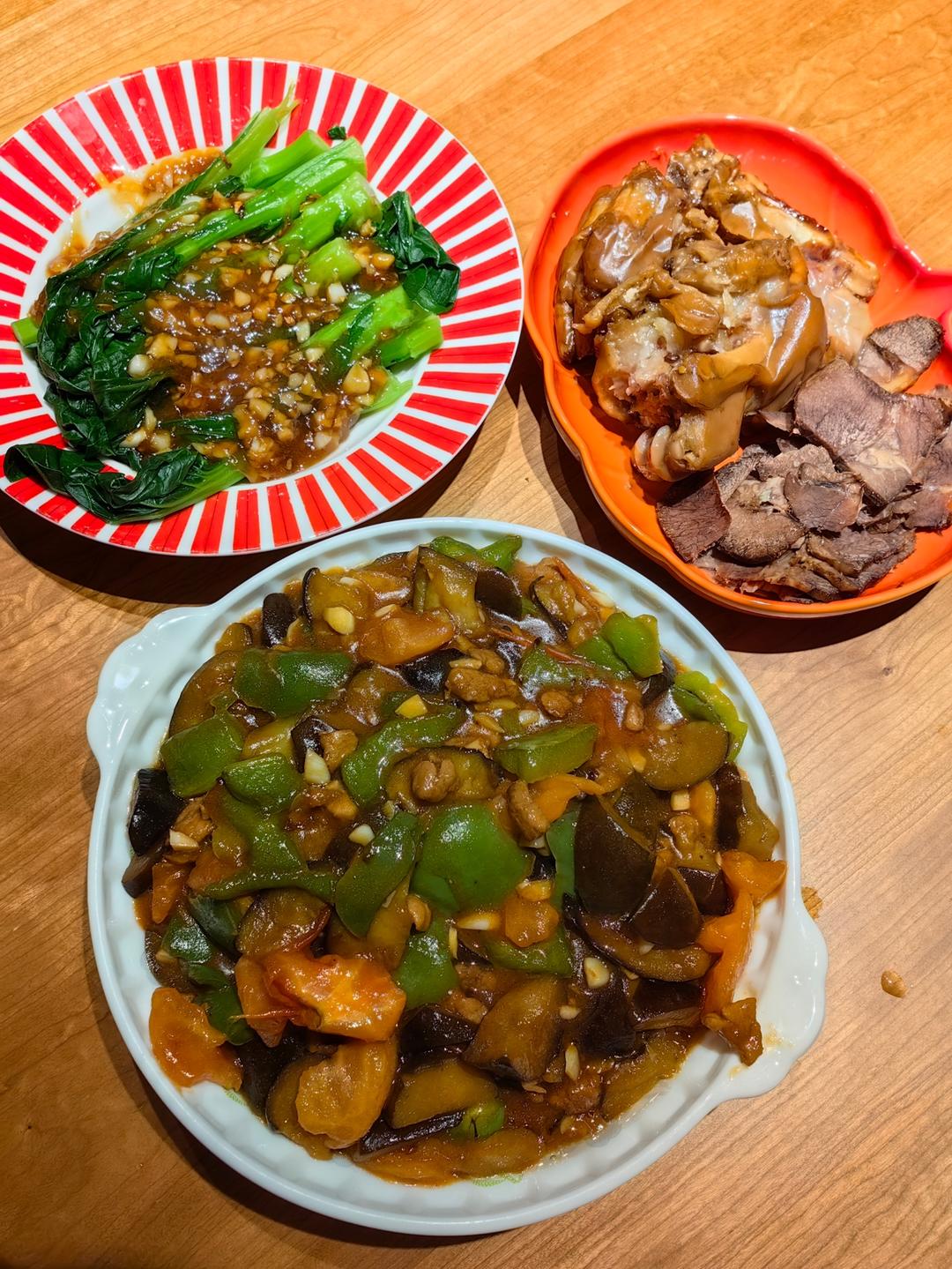 红烧茄子（佐西红柿尖椒）