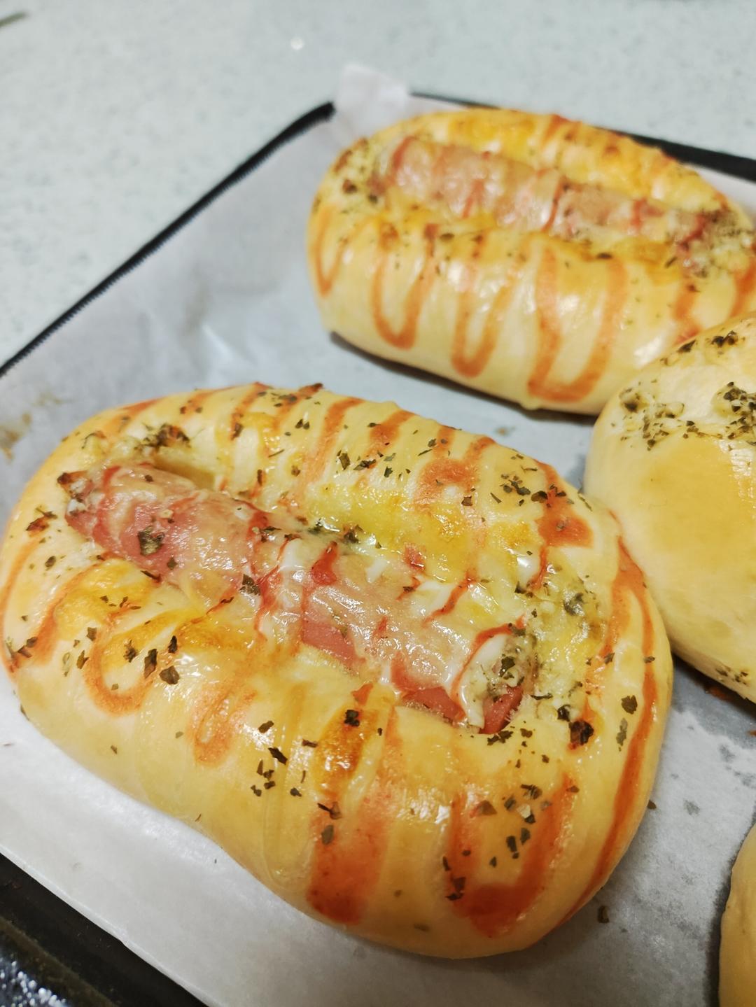 香葱肉松肠仔面包