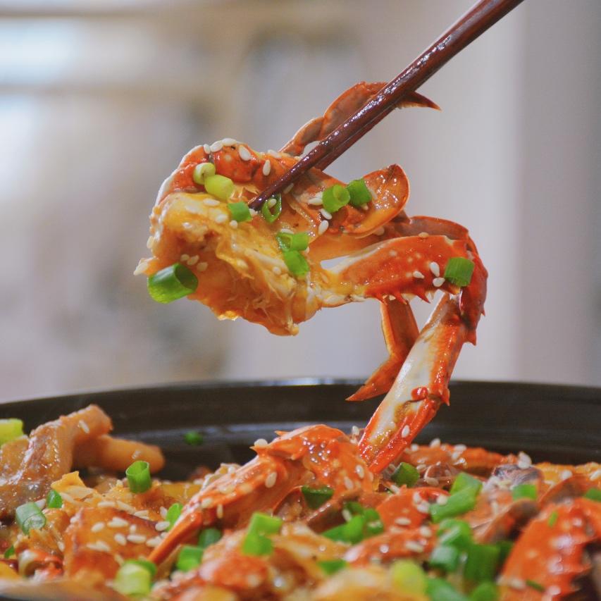 超简单版肉蟹煲，仅需简单4步就可以get店里同款，好吃更安全的做法