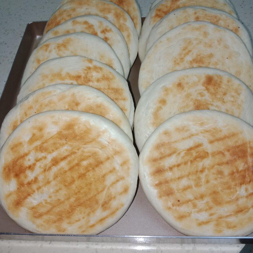 肉夹馍，白吉馍