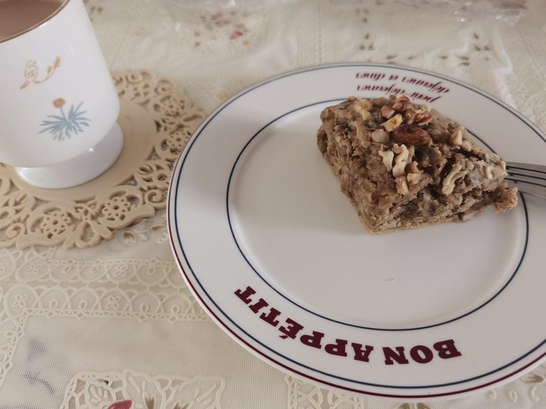 简简单单的香蕉核桃蛋糕（很香很香的咧）