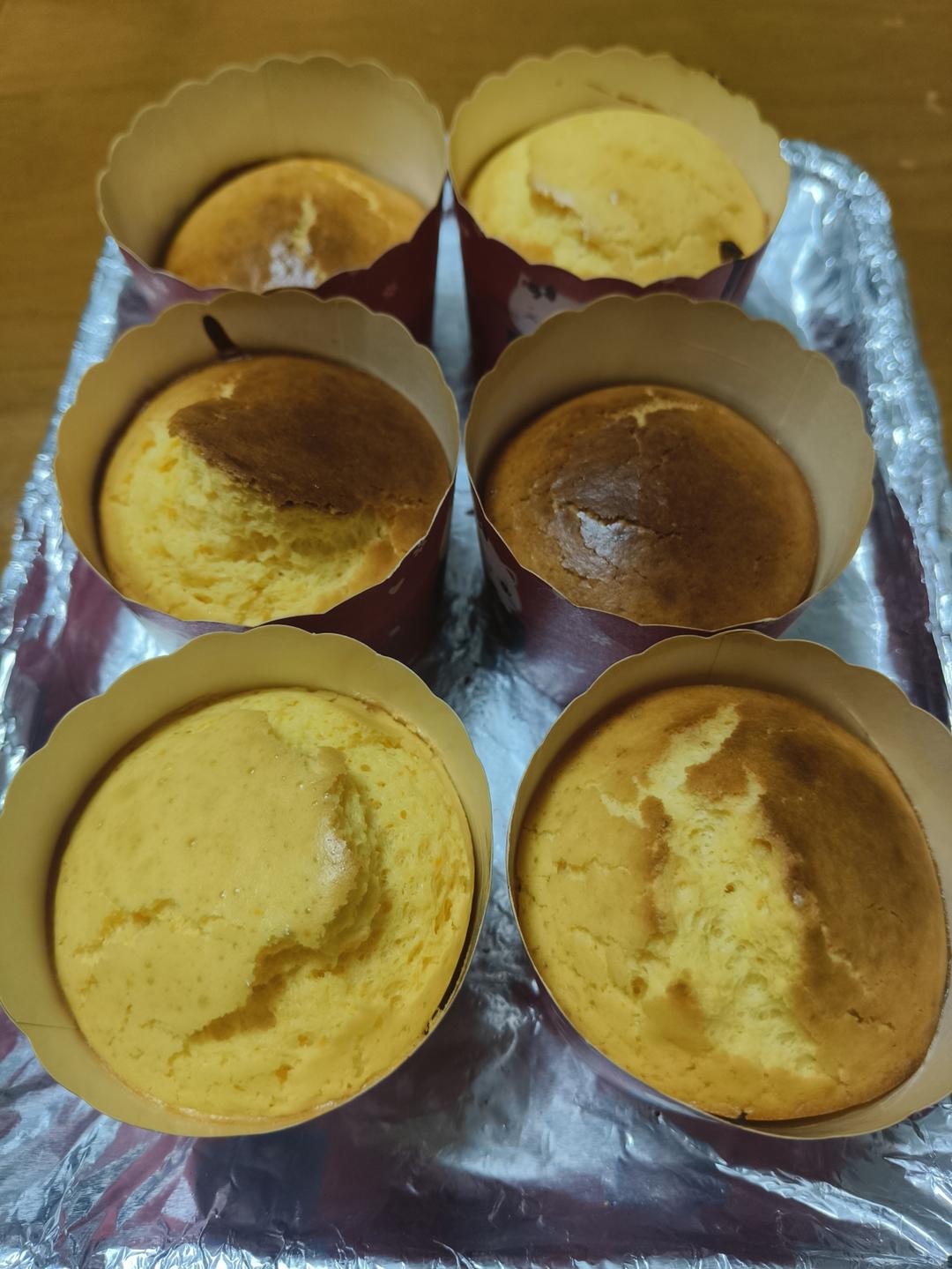 淡奶油戚风纸杯蛋糕