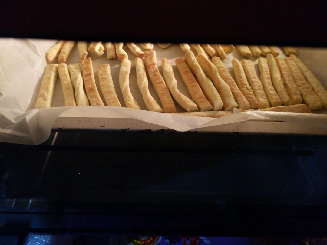 咸香芝士阿拉棒（附擀长方形薄面团技巧）