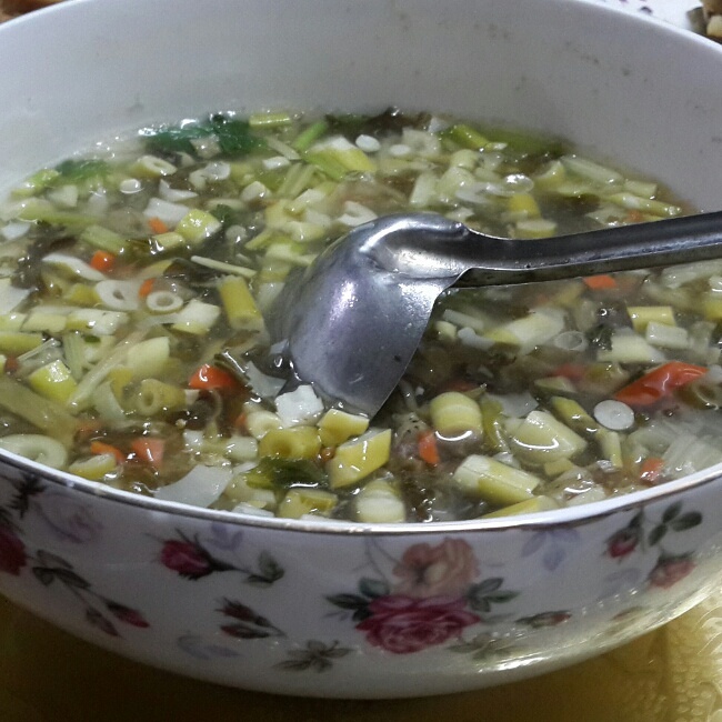 酸菜春笋汤的做法