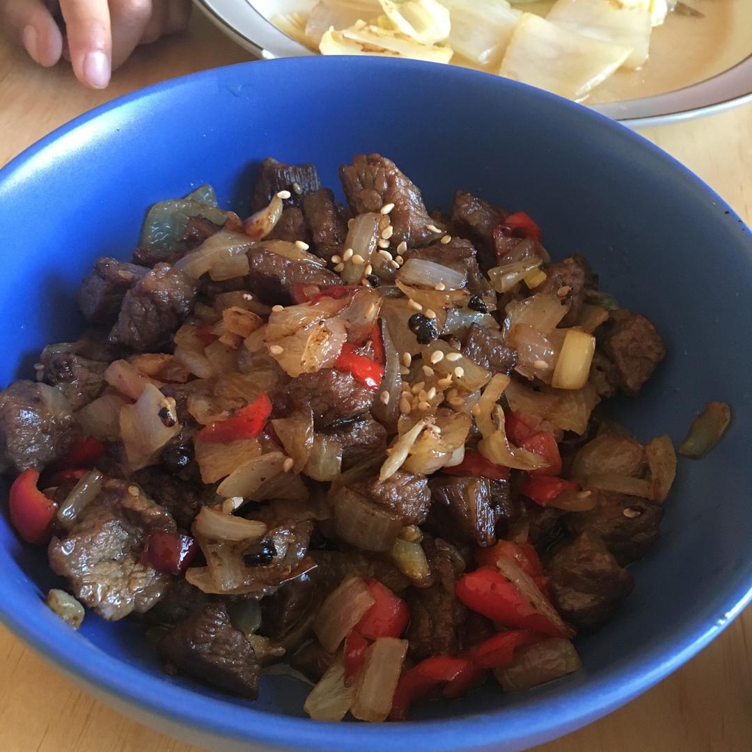 孜然洋葱炒牛肉粒