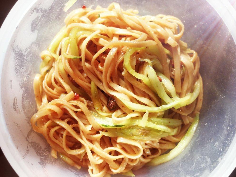 【15分钟快手晚餐】【爽口拌面🍜】#苹果#黄瓜#胡萝卜#一家亲