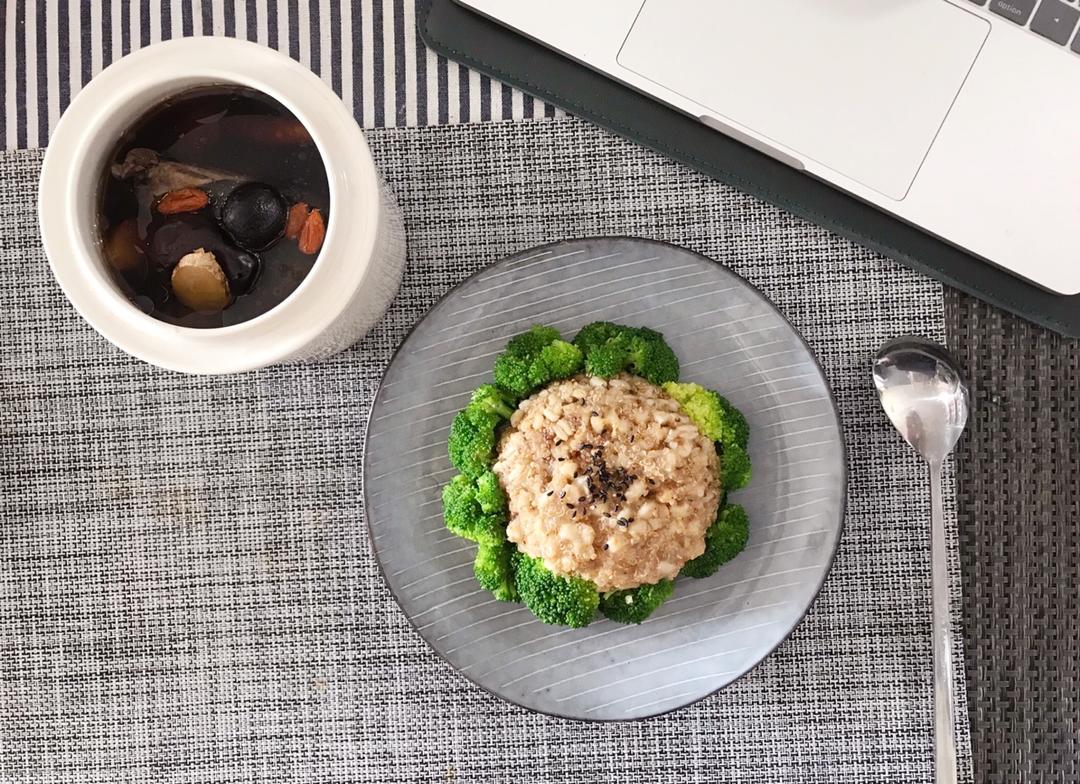 枸杞红枣乌鸡汤