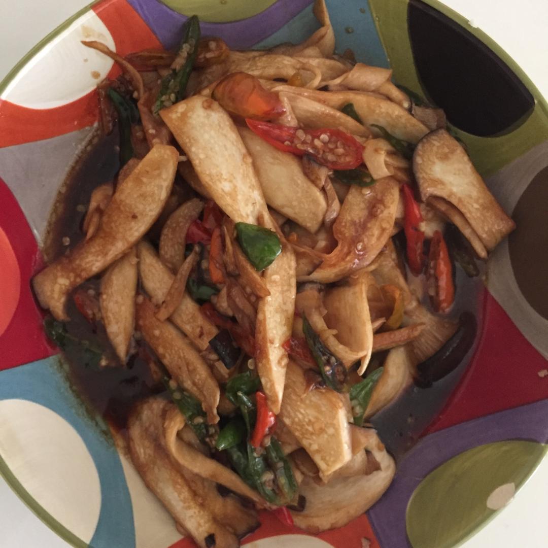 青椒素炒杏鲍菇