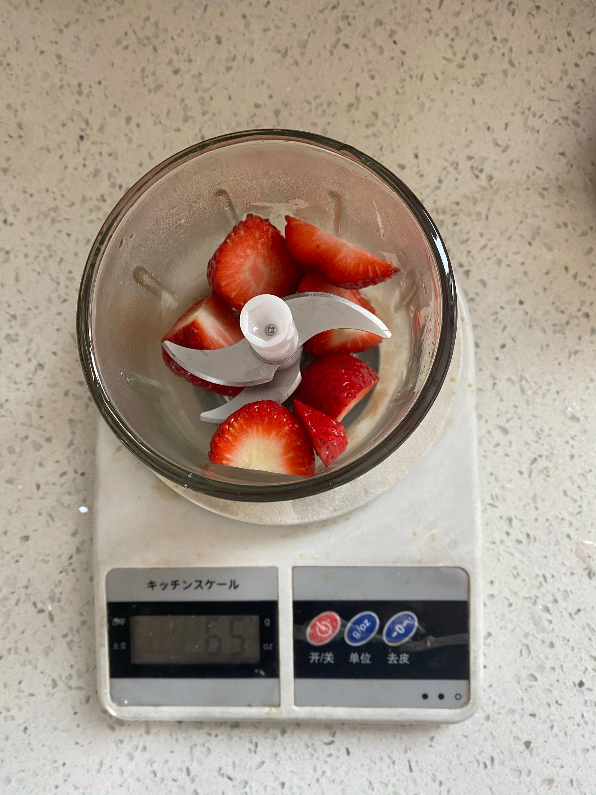八个月辅食之草莓蒸糕的做法 步骤1
