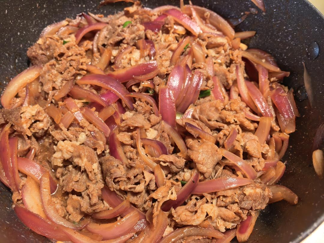 好吃到舔盘的秘制洋葱炒肥牛卷！拌饭巨香