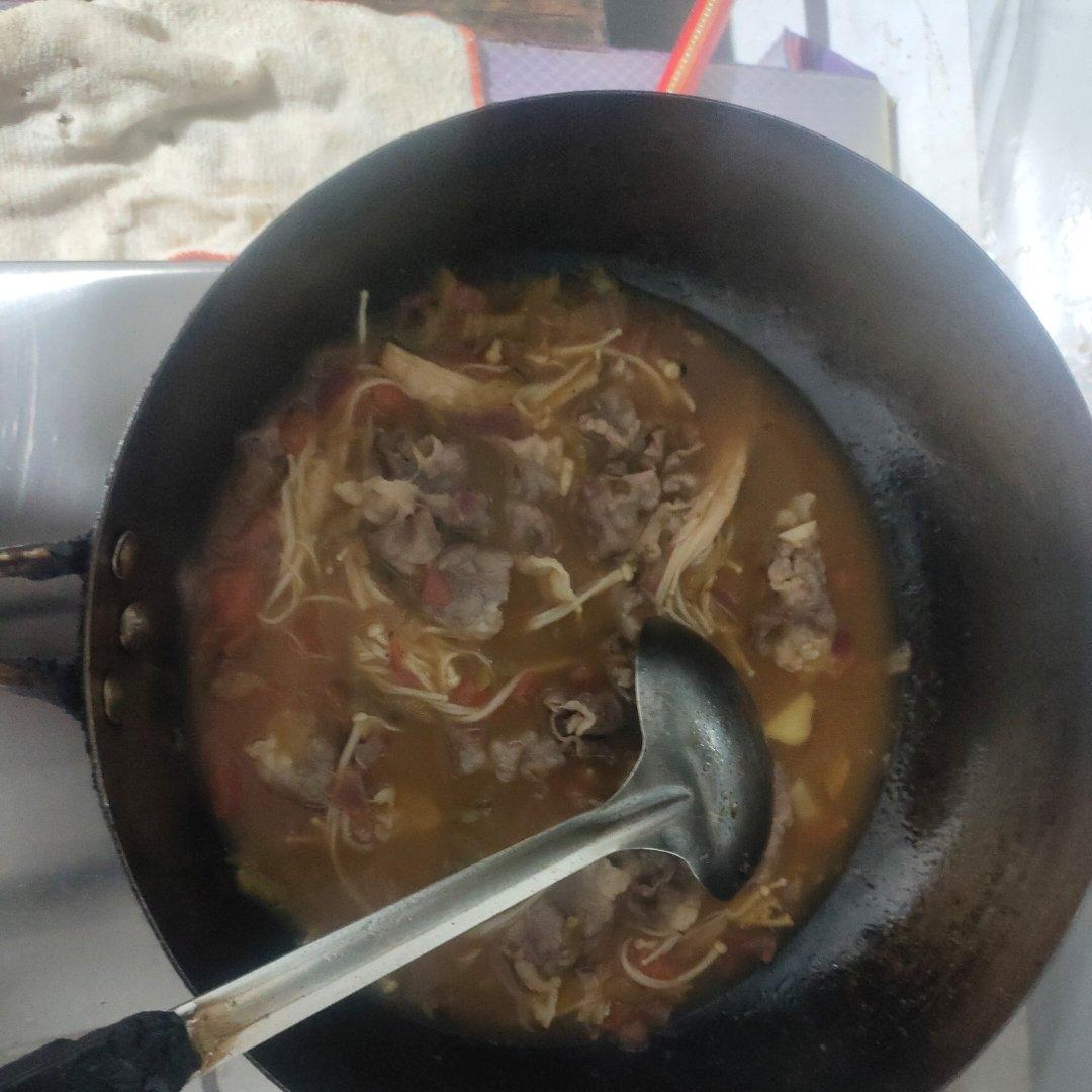 番茄金针菇肥牛(汤浓入味、酸甜适宜)