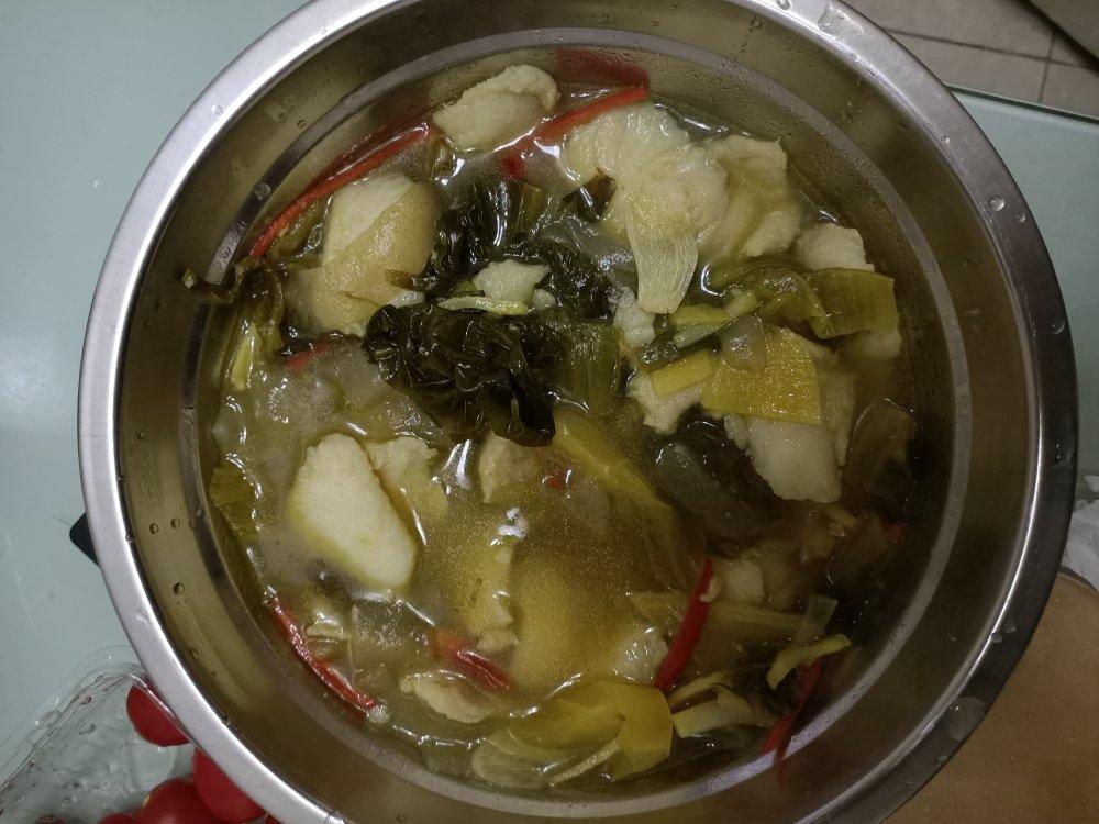 酸菜炒黑鱼肉片