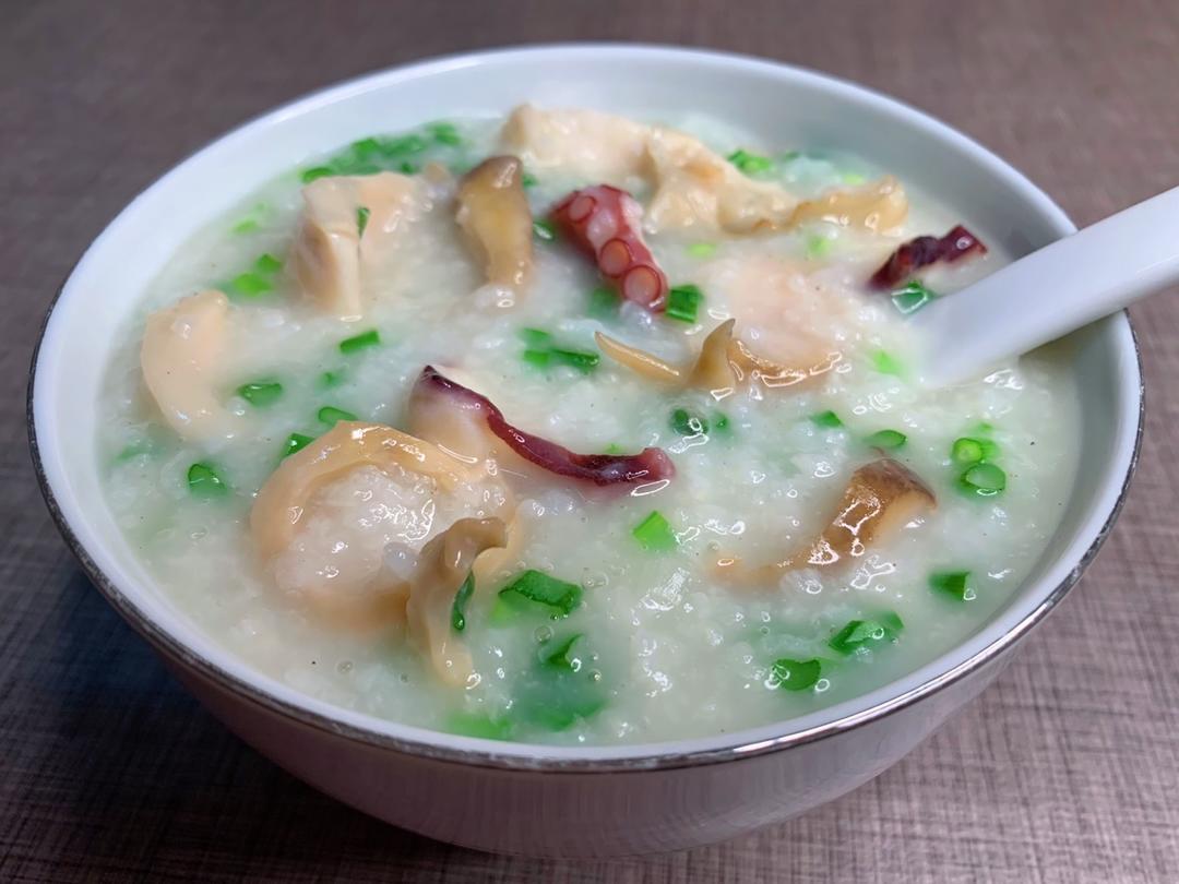 响螺肉粥～鲜呀       #我的家常餐单# #好好吃饭!热爱生活!