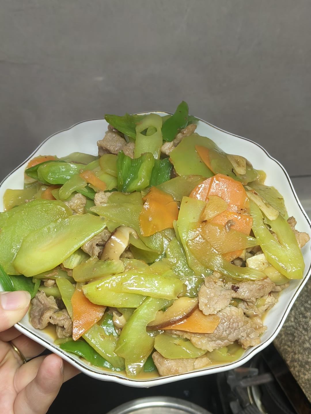 两个人一起炫饭啦！