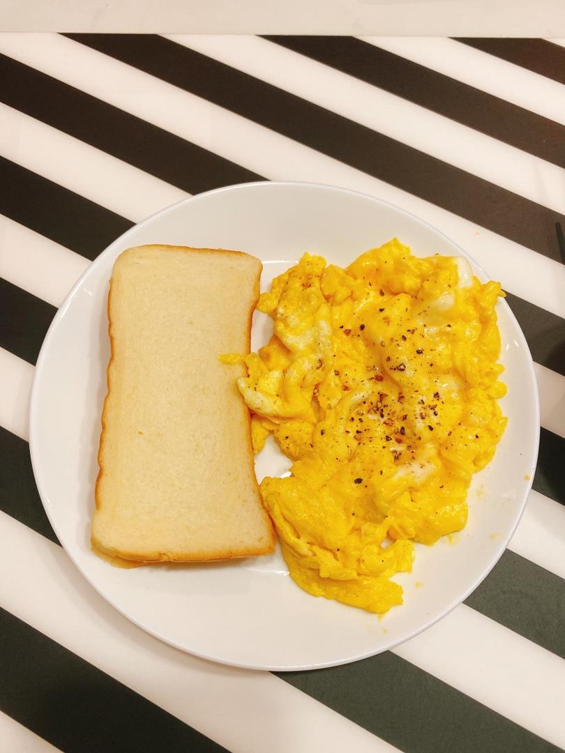 美式炒蛋 scrambled eggs