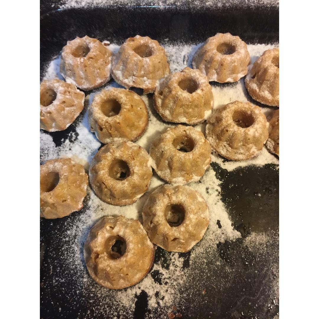 迷你萨瓦林苹果蛋糕