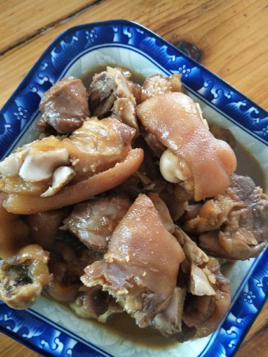 美味的家常菜：红烧猪蹄