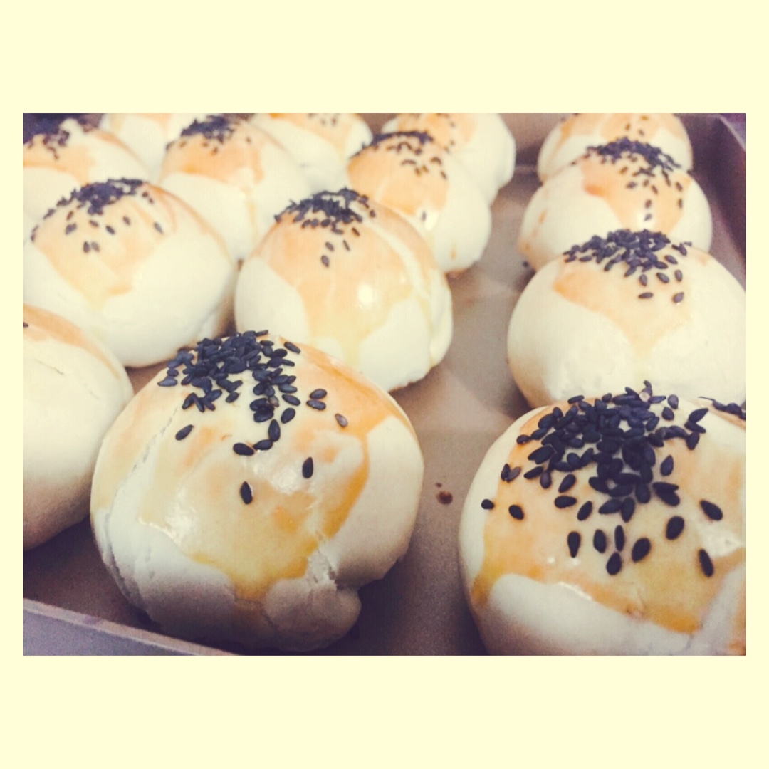 萌得掉渣渣的蛋黄酥