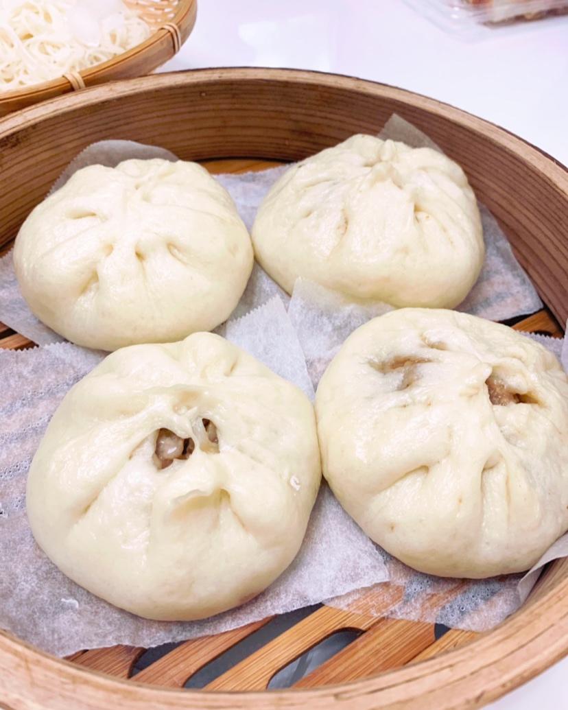 松软多汁的肉包子