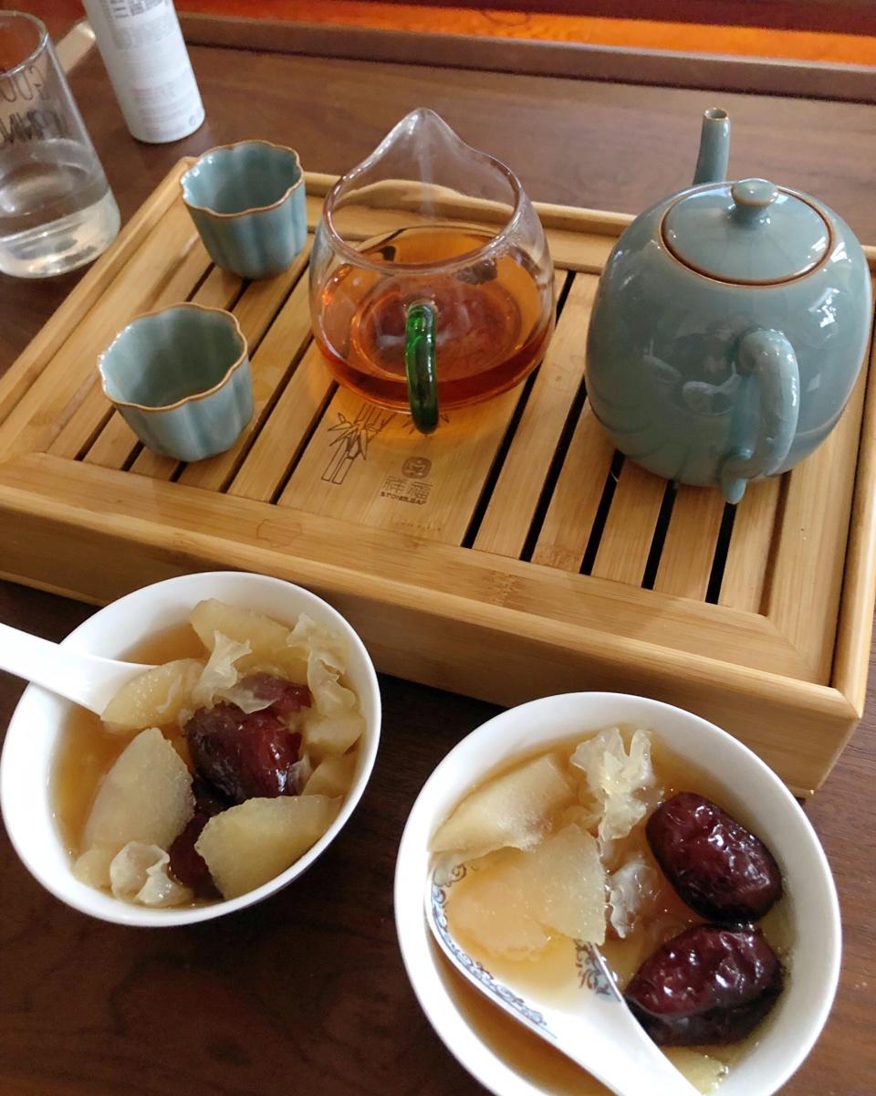 冰糖银耳红枣汤