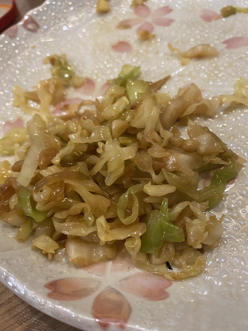 看似普通却超级下饭的圆白菜炒粉丝