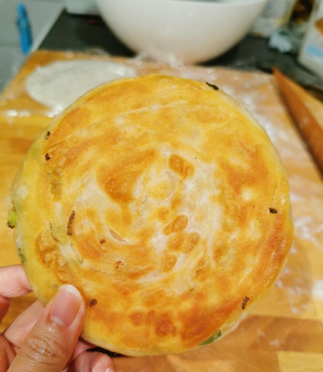 堂妈教你做飘香葱油饼