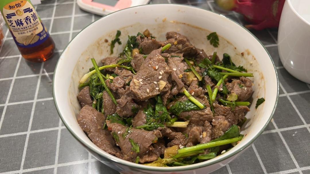 凉拌香菜牛肉