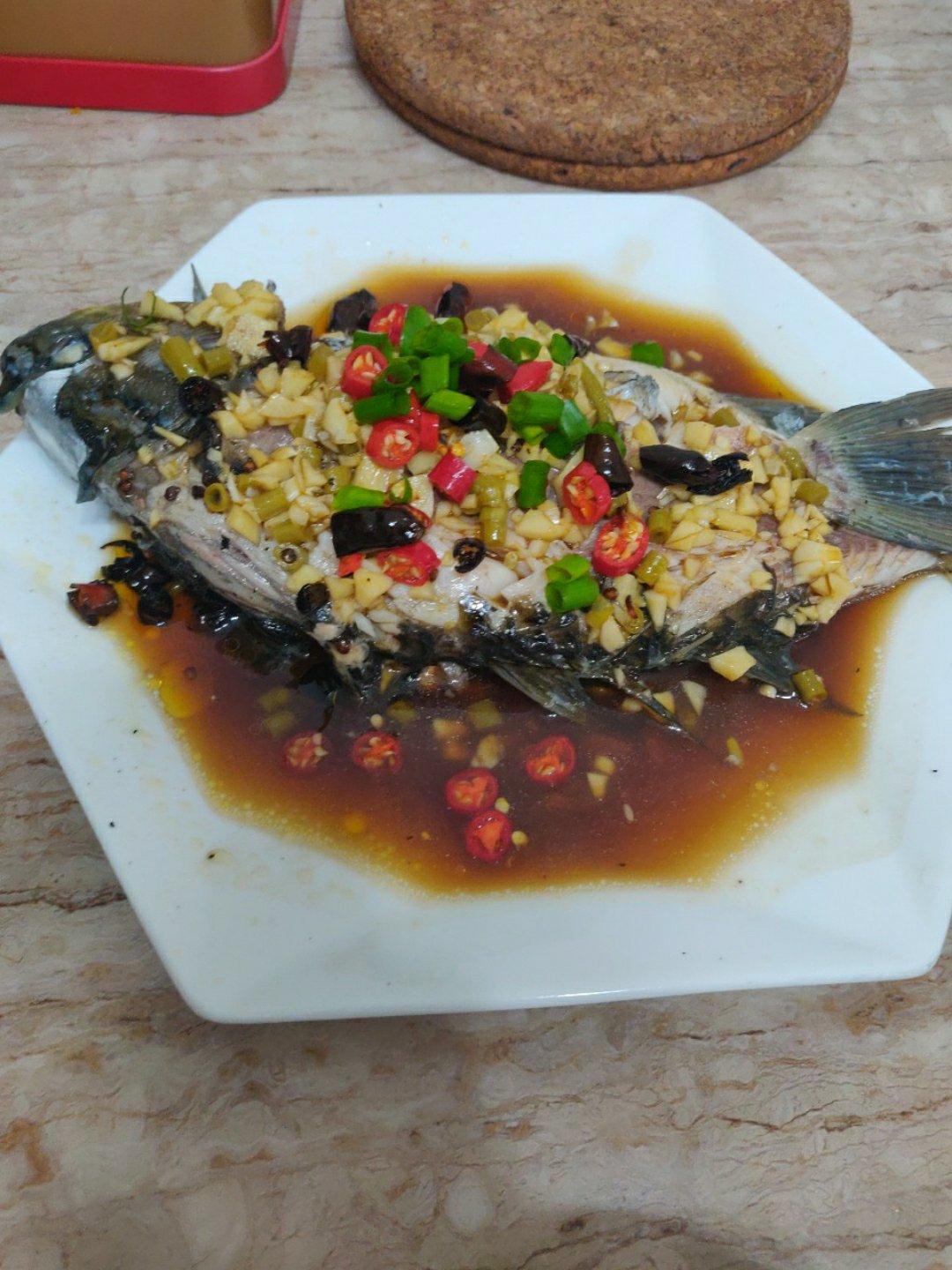 蒜爆鱼（好吃）