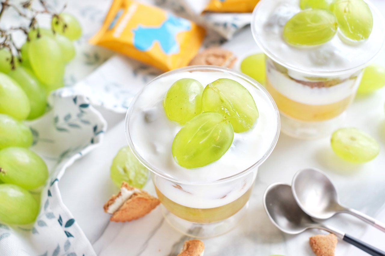 酸奶提子饼干杯【夏日低卡甜品】的做法