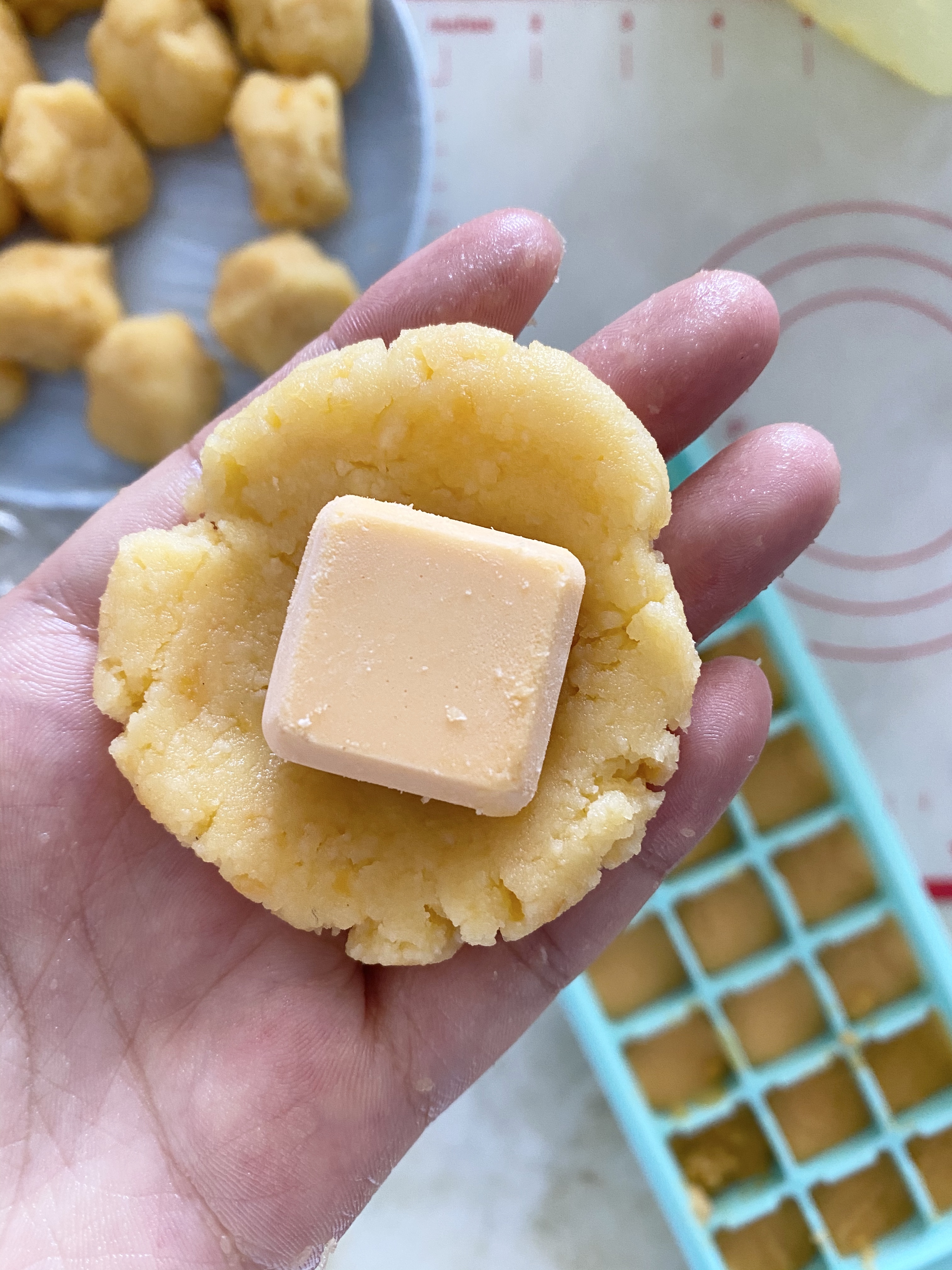 最最简单的做法，最简单的材料-奶黄流心月饼🥮的做法 步骤30