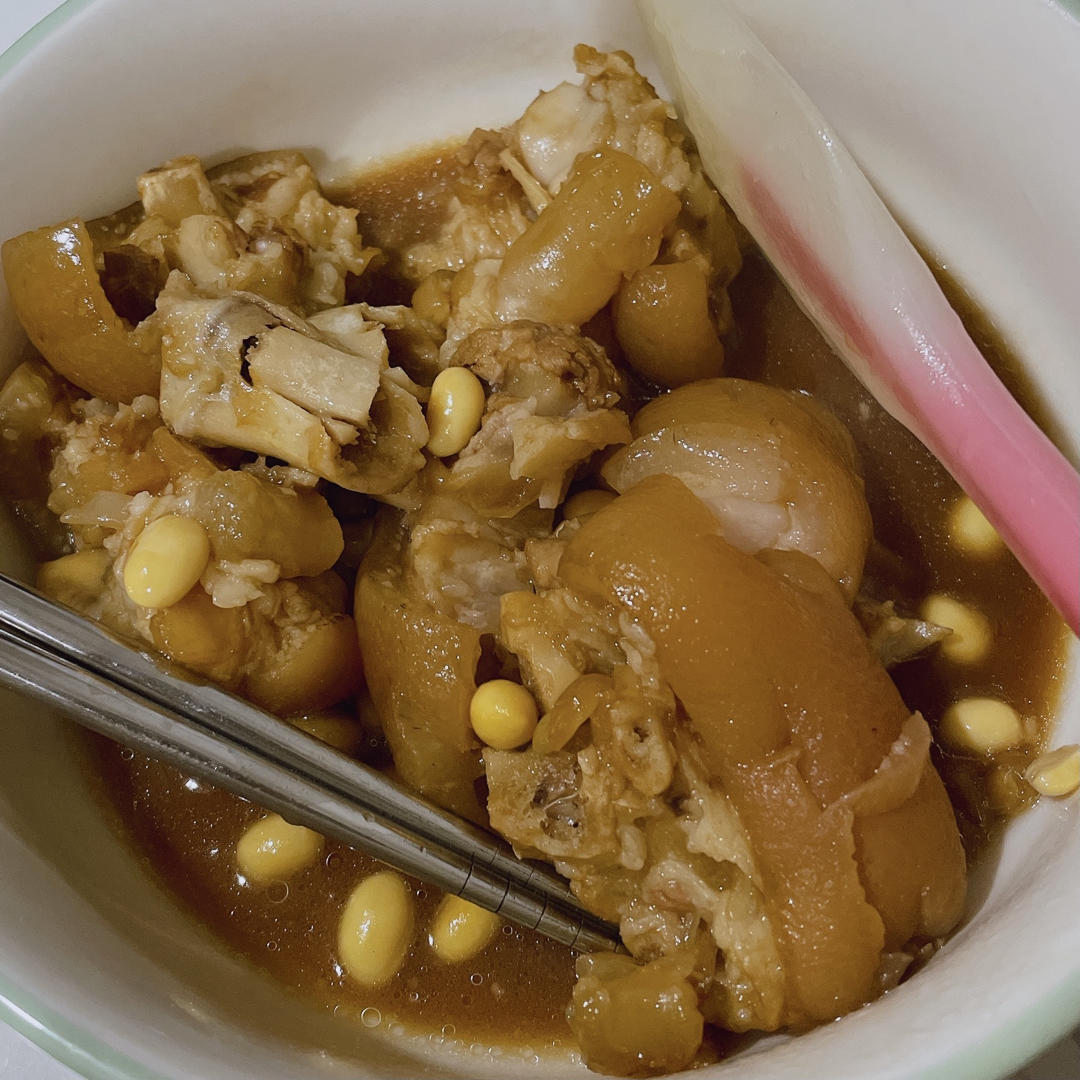 流口水的黄豆炖猪蹄