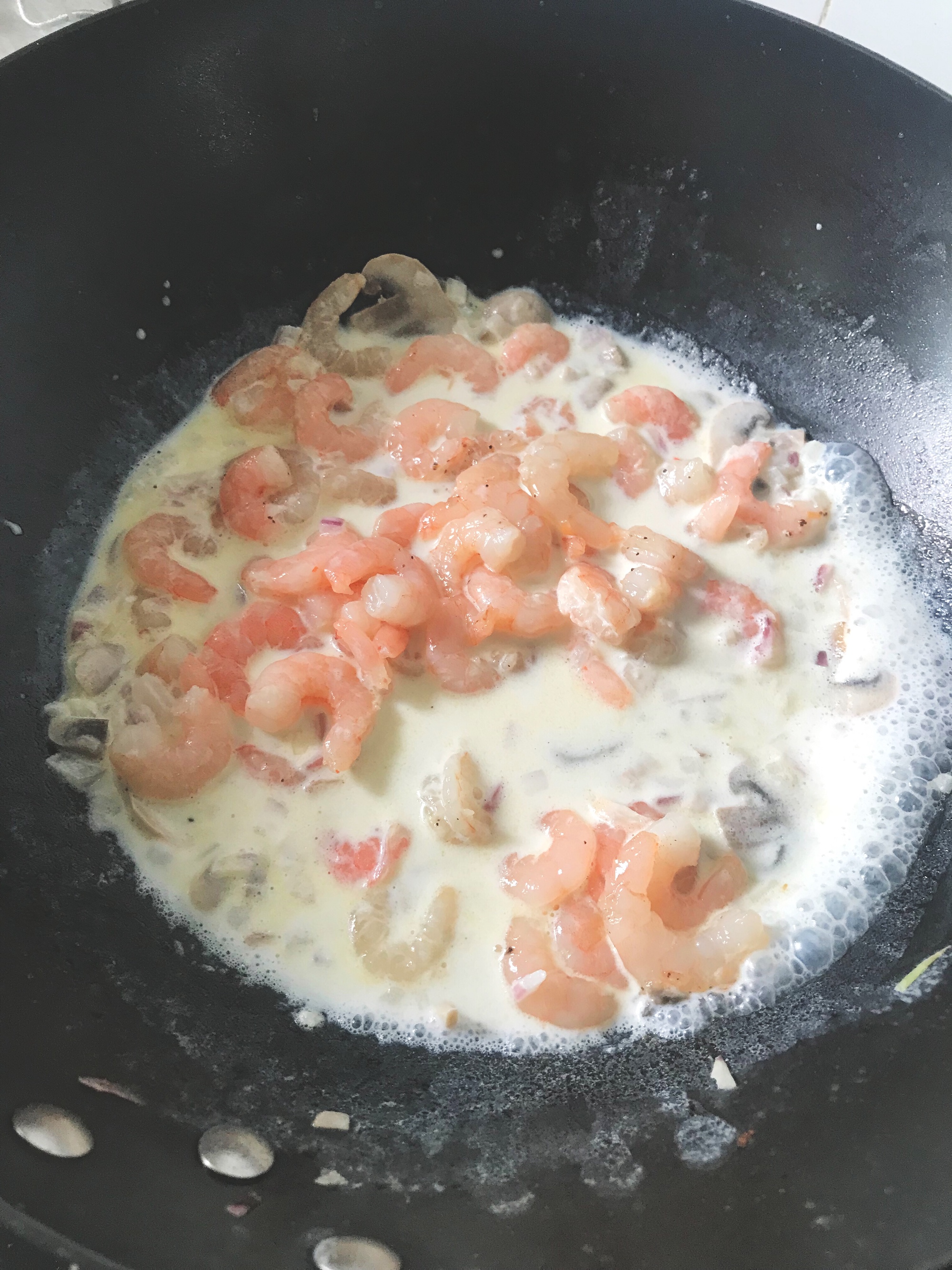 低脂伪奶油蘑菇虾仁白酱意面 超简易的做法 步骤4