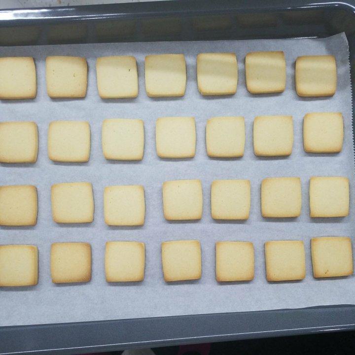 极简风炼奶小饼干