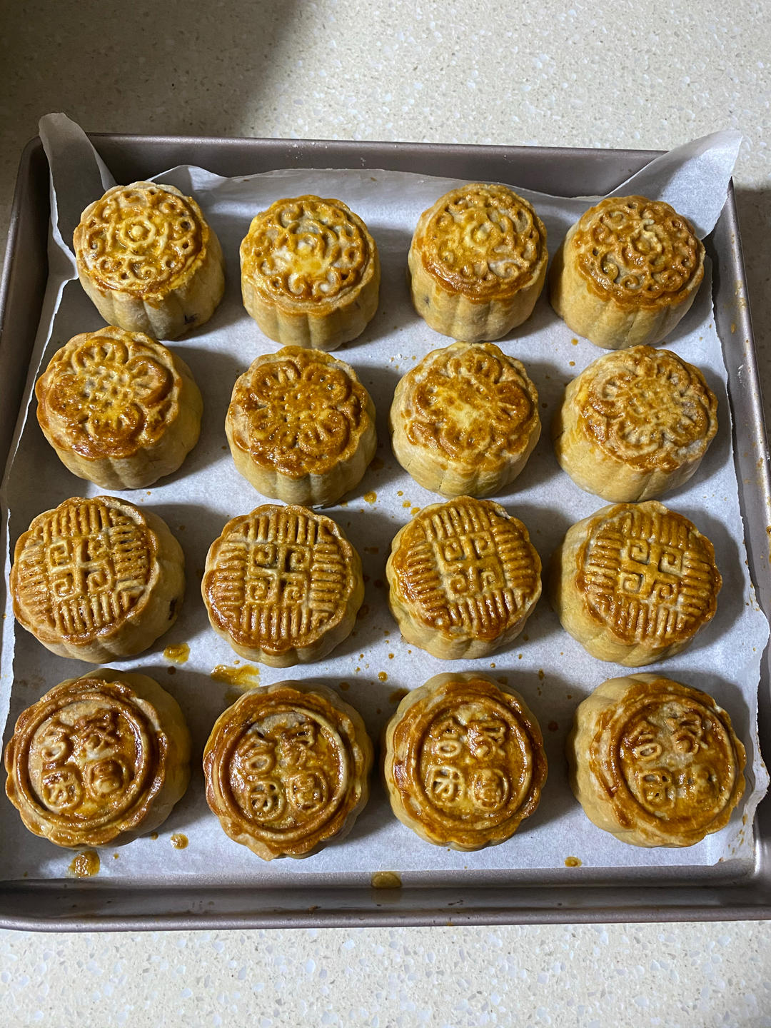 广式月饼－－蛋黄豆沙月饼