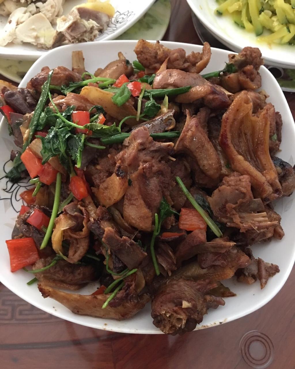 子姜焖鸭煲