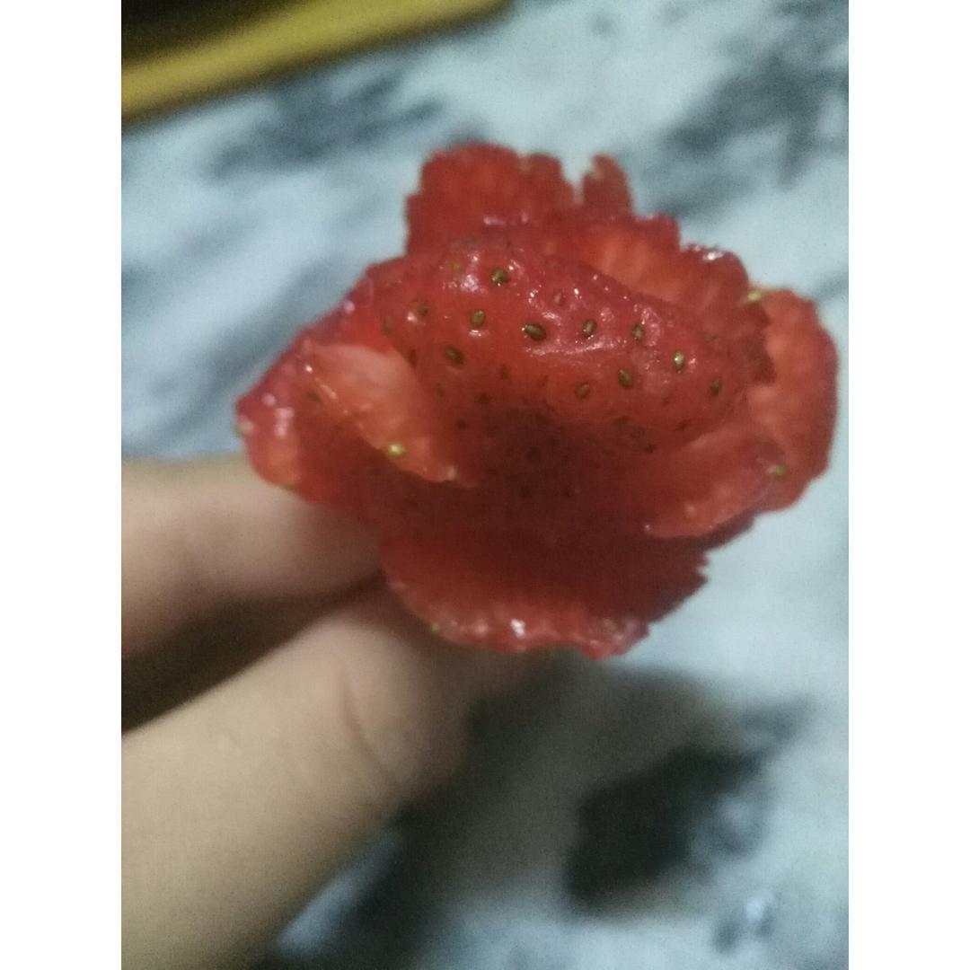 草莓玫瑰花——让草莓一分钟变玫瑰