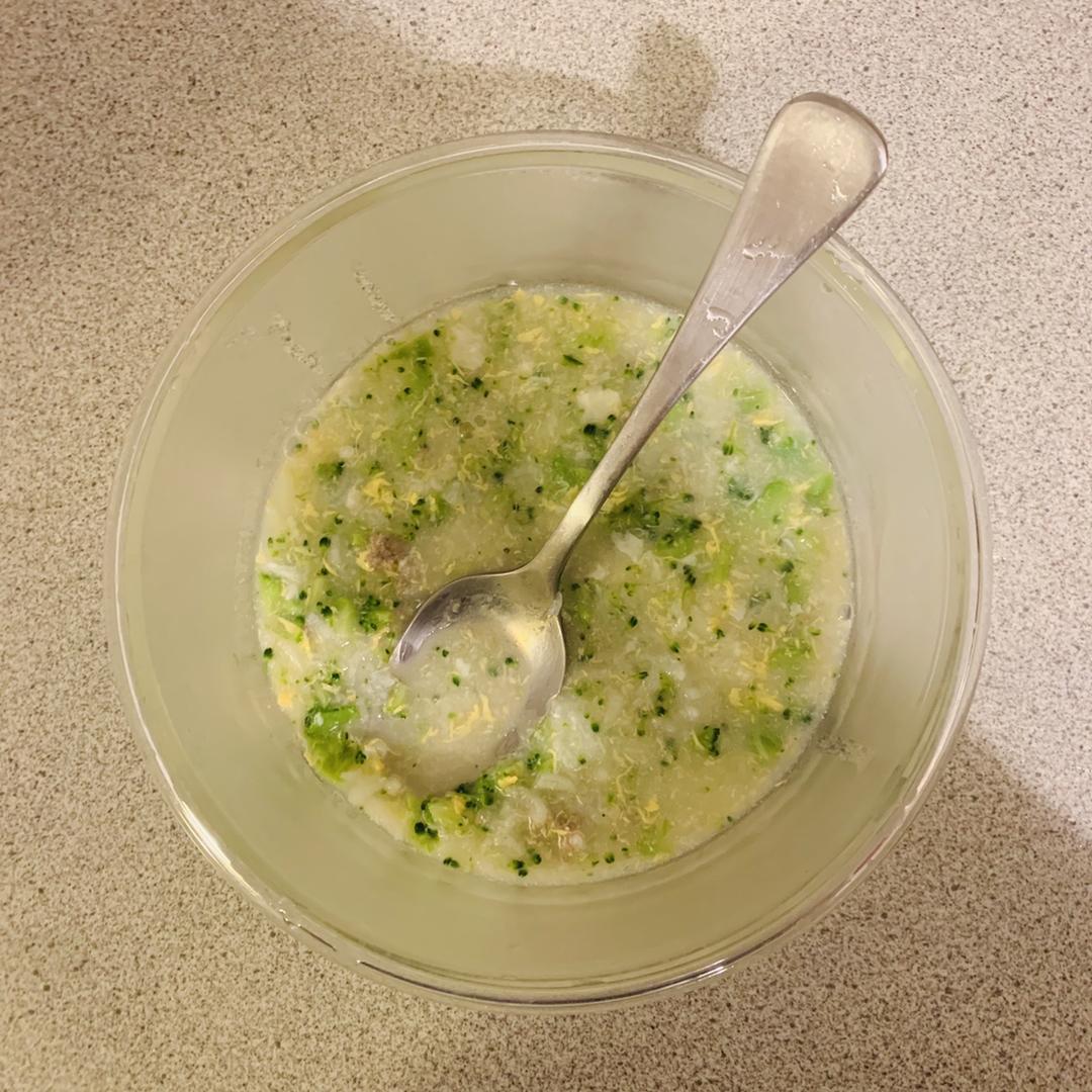 西兰花蛋黄粥 宝宝辅食食谱