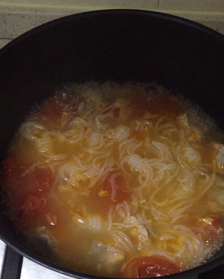 番茄排骨魔芋丝汤