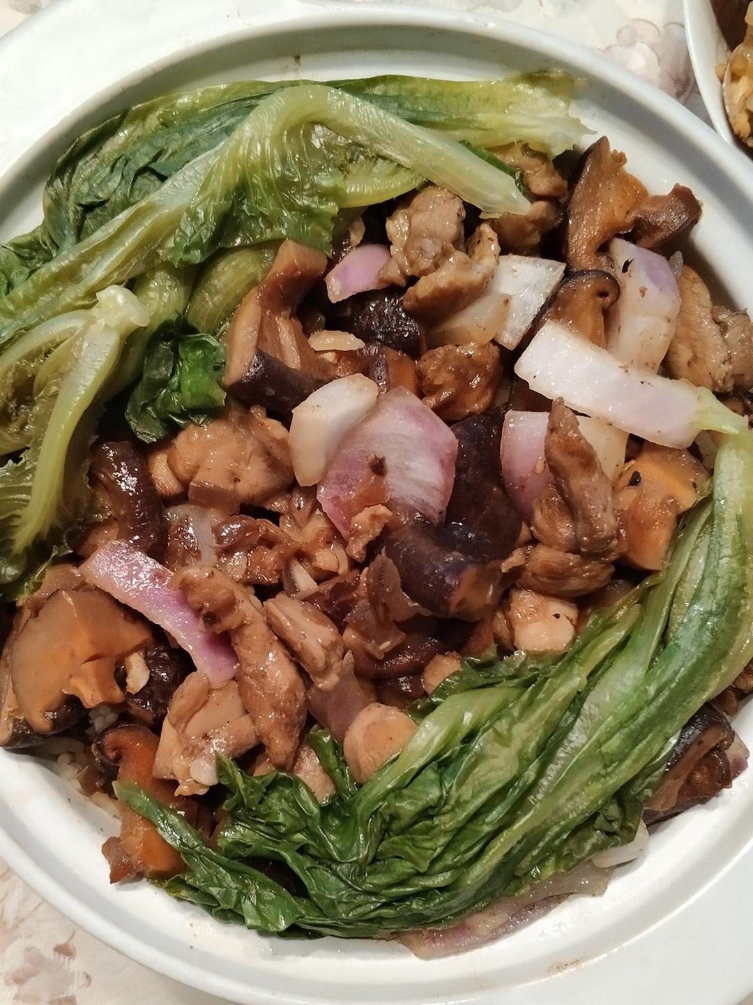 香菇滑鸡煲仔饭